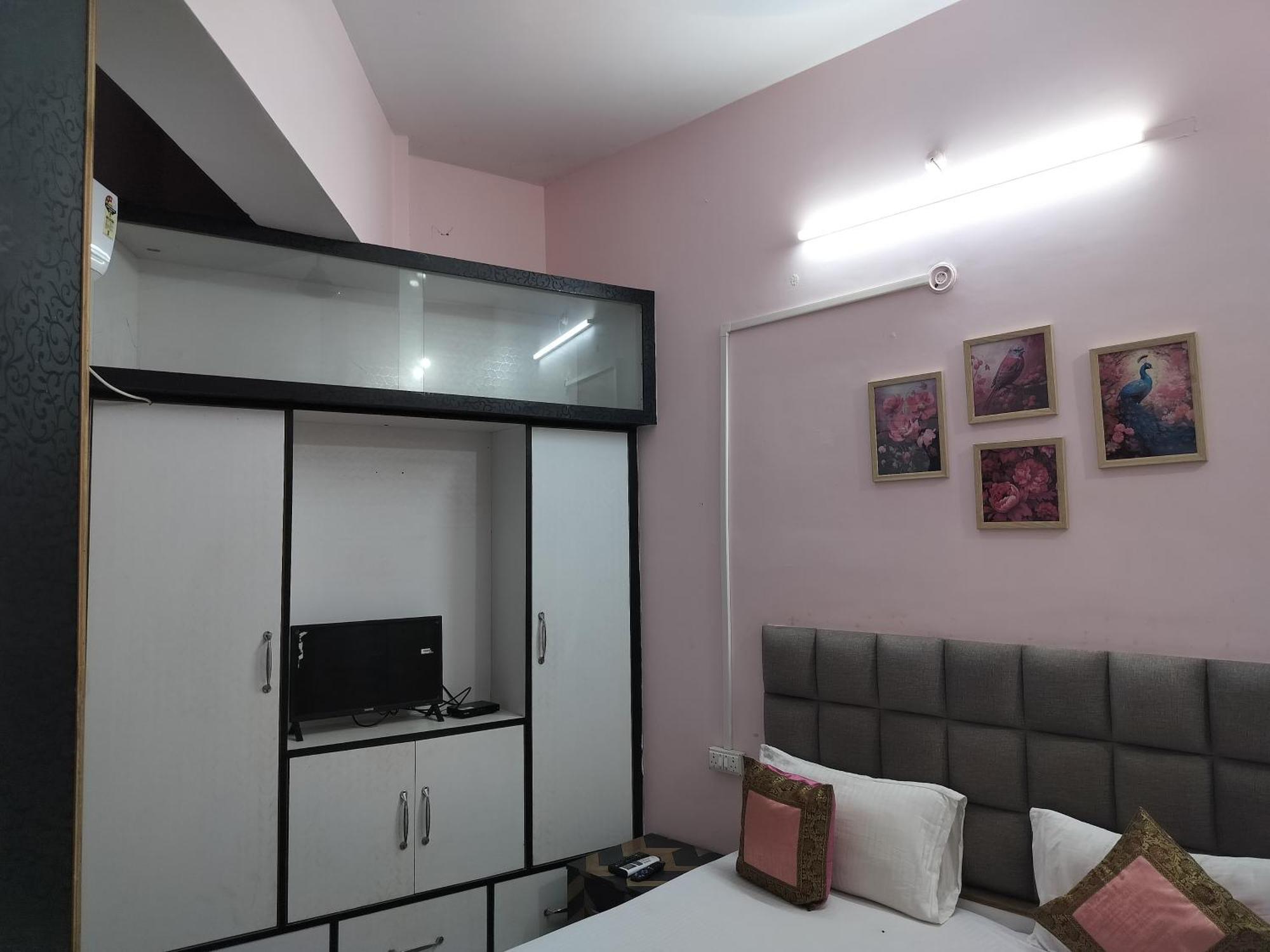 Trinetra Inn Varanasi Zimmer foto
