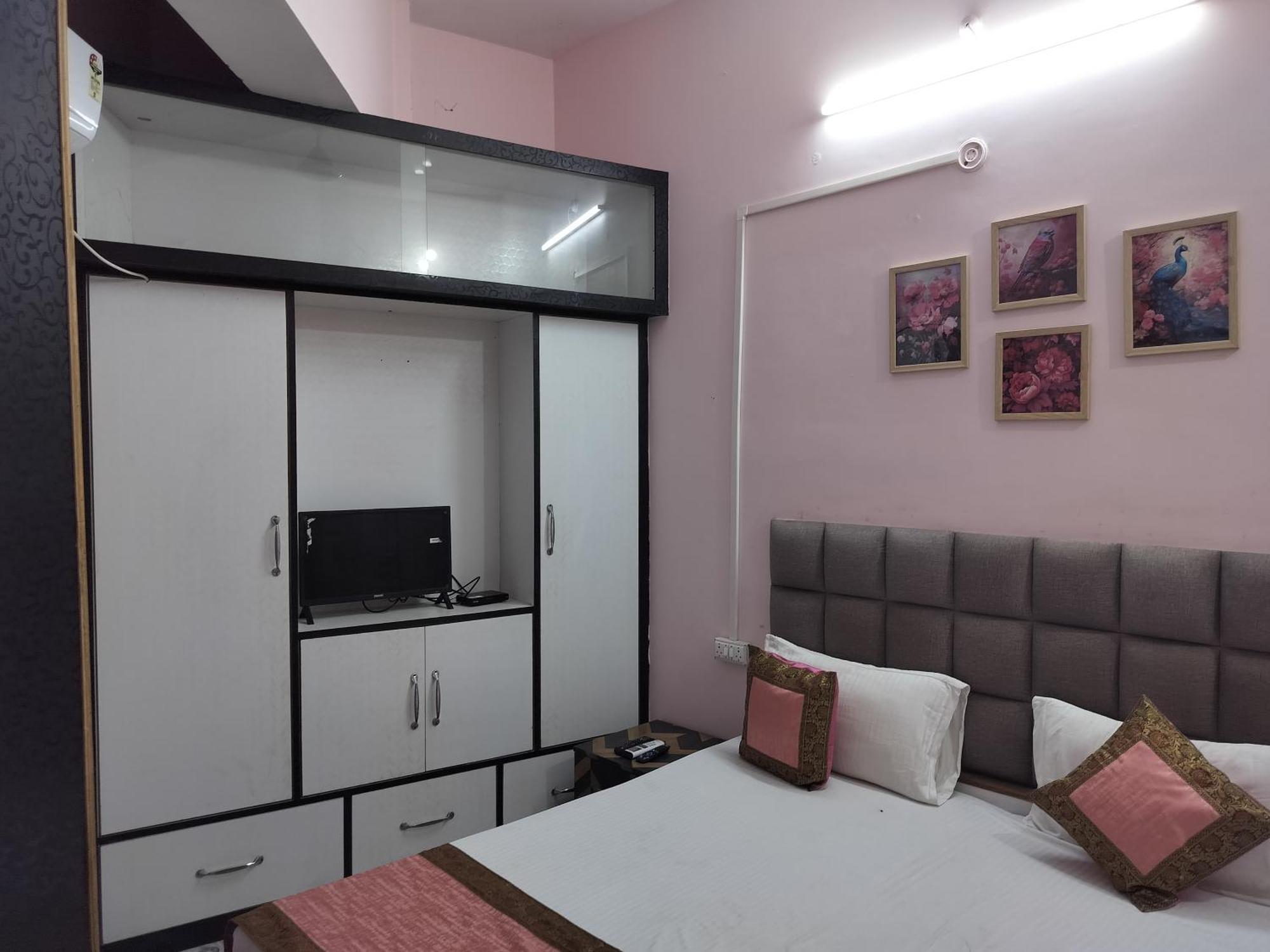 Trinetra Inn Varanasi Zimmer foto